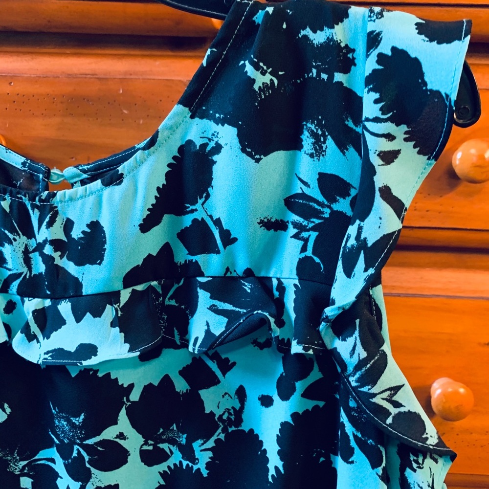 Top - Picture 2 of 3